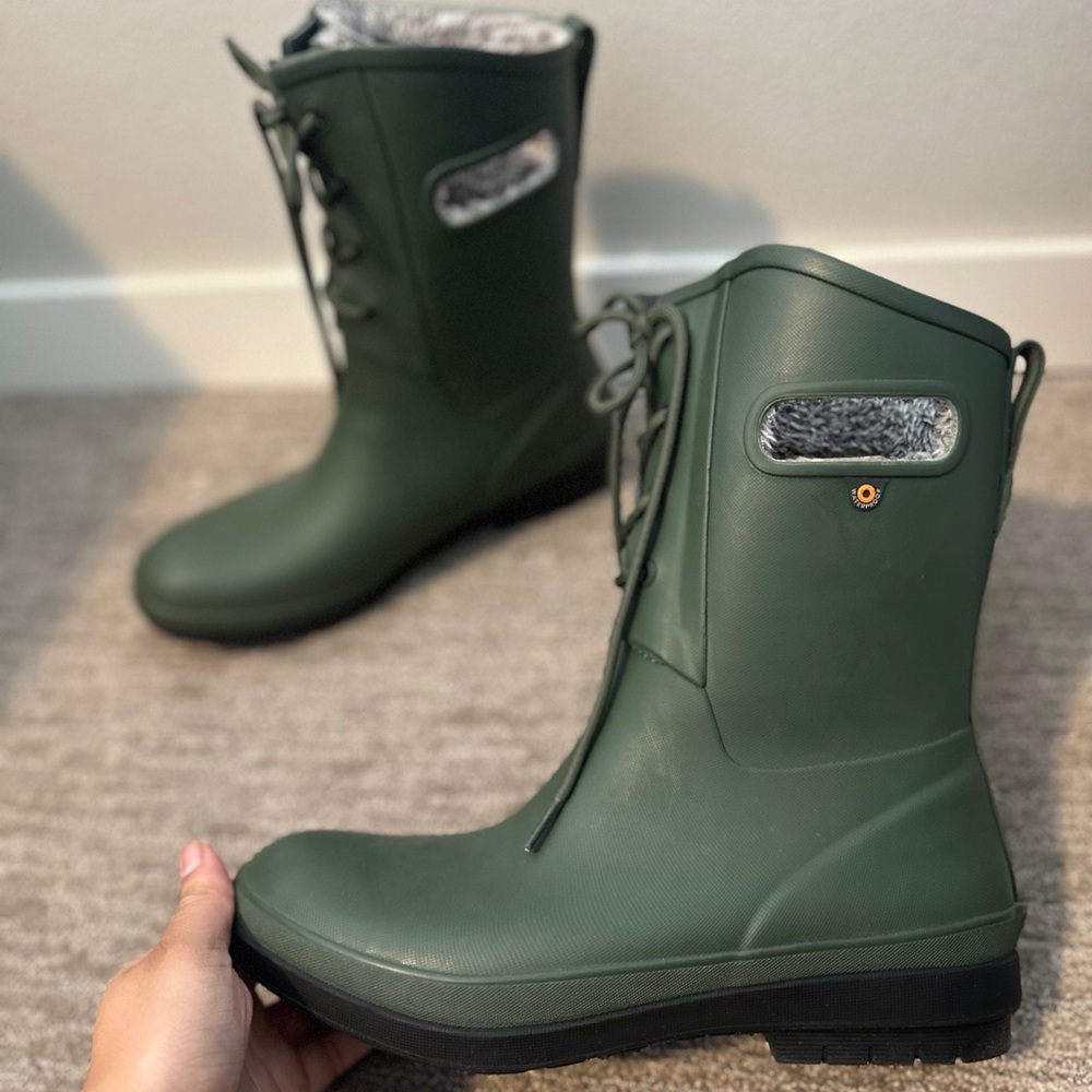 Bogs rain boots, womens size 10, green